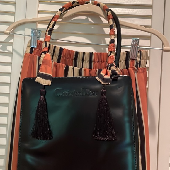 Bundle****H&M skirt and black bag - Picture 5 of 5